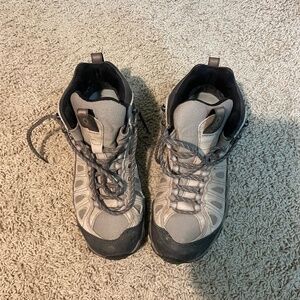 Womens Oboz Hiking Boots, Size 8, Good condition